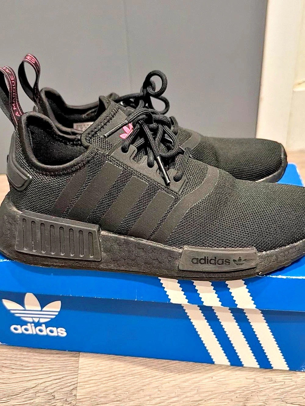 adidas NMD_R1 Primeblue Black Solar Pink Sneakers W 5.5